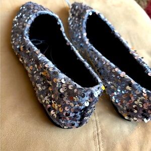 GLITZY SILVER SEQUIN SHOES - NEW NEVER WORN - SIZE
10-1/2